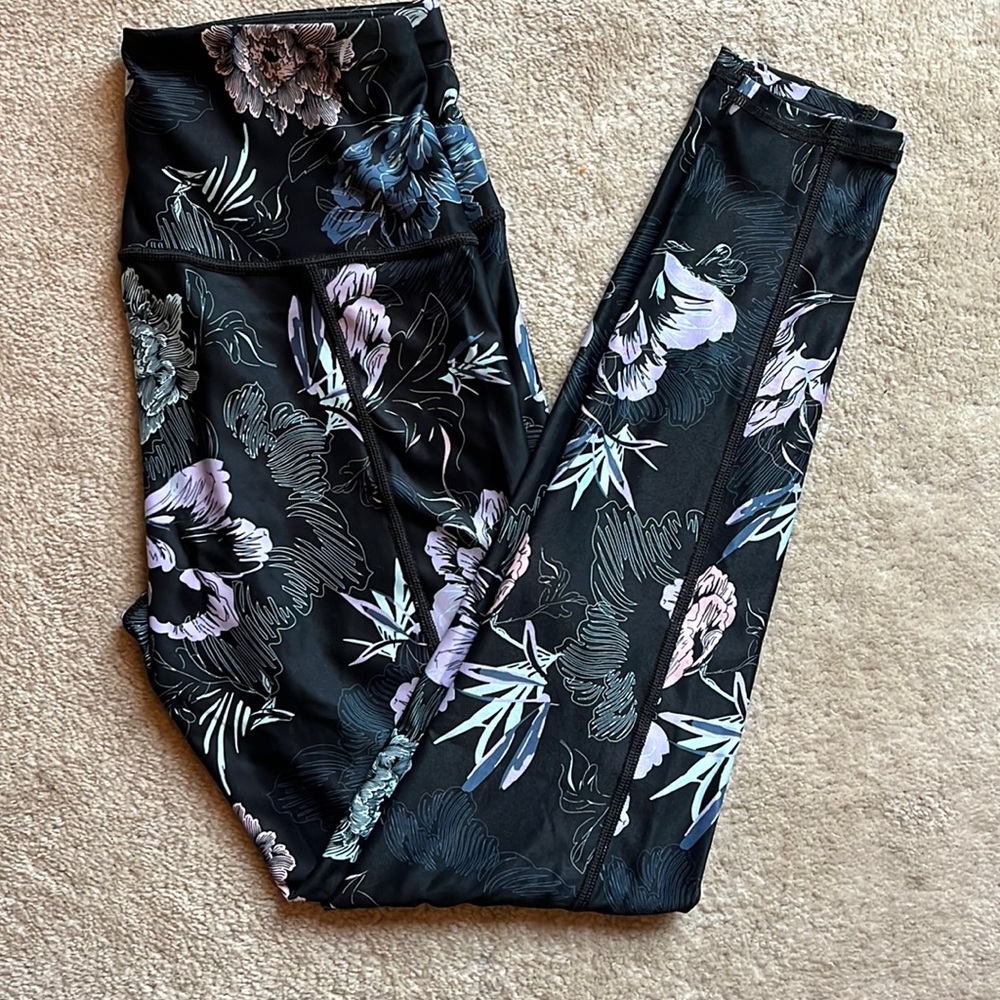 Like new- floral leggings